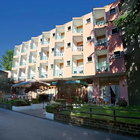 Hotel Plaza 3*